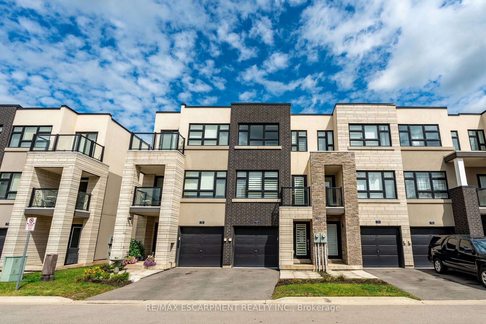 Photo 1 of 27 — 1121 Cooke Boulevard 73, Burlington, ON L7T 0C3