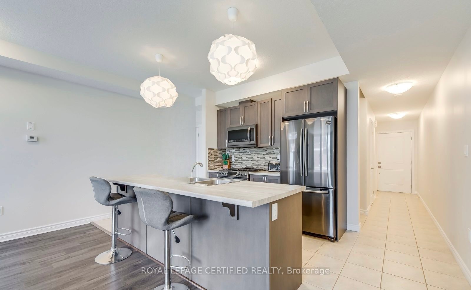 445 Ontario Street S 76