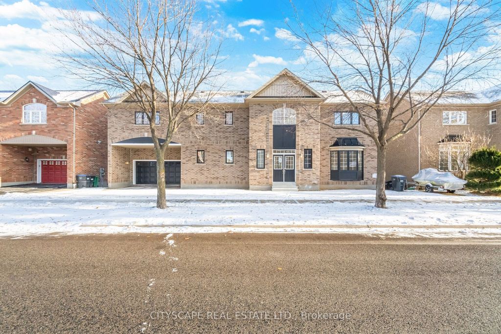 Photo of 5843 Prairie Circle, Mississauga, ON L5N 6B4 (MLS # W12659858)