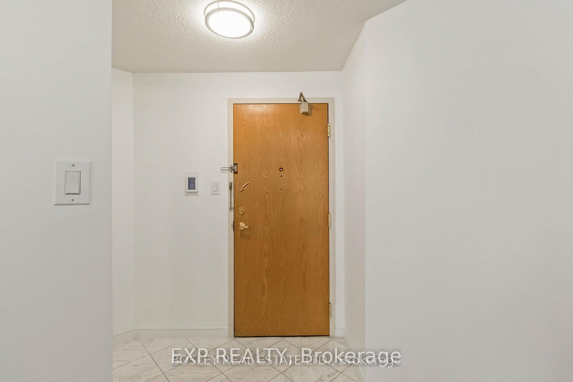 7250 Yonge Street 206