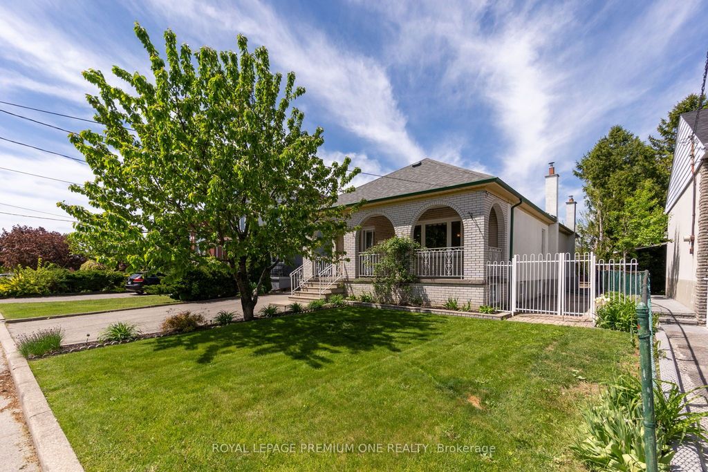 Photo of 130 Jay Street, Toronto, ON M6L 2M2 (MLS # W12415058)