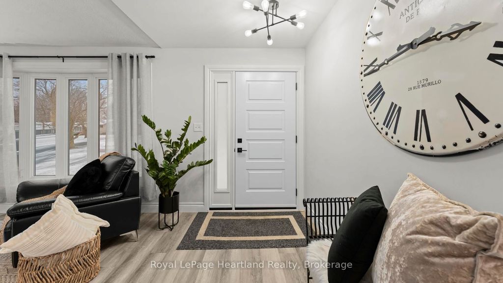 Photo of 17 SUNCOAST Drive W, Goderich, ON N7A 4H1 (MLS # X13005554)
