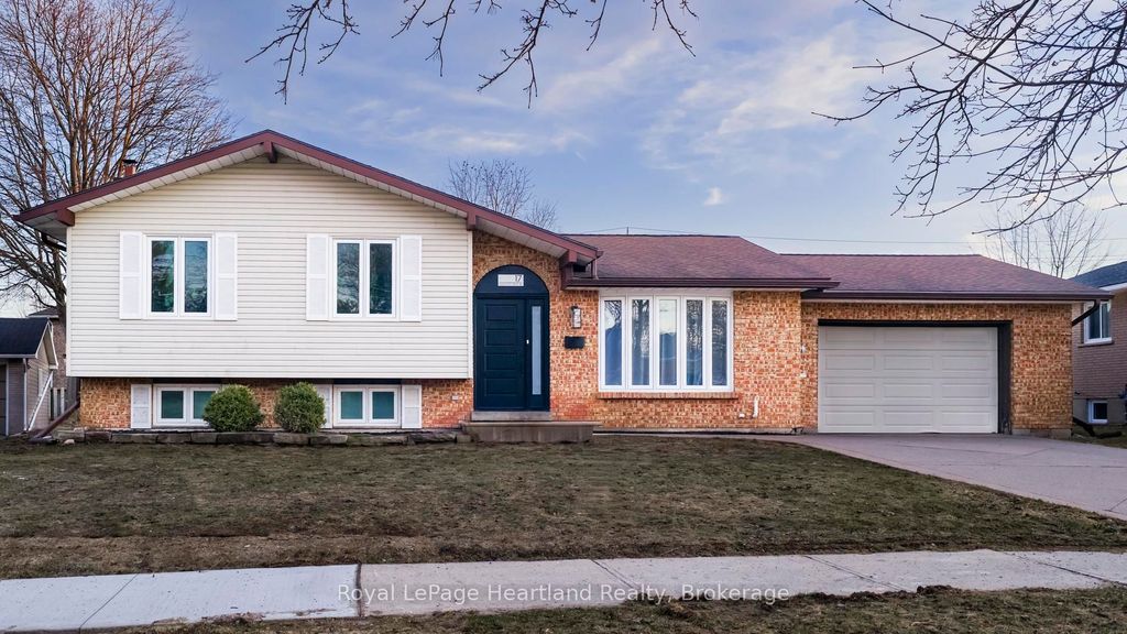 Photo of 17 SUNCOAST Drive W, Goderich, ON N7A 4H1 (MLS # X13005554)