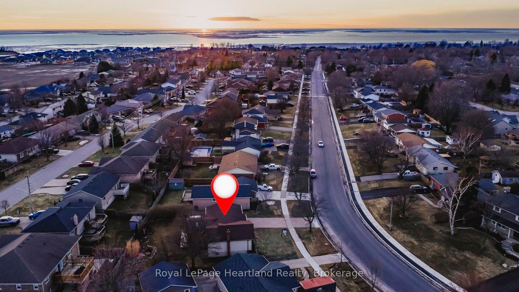 Photo of 17 SUNCOAST Drive W, Goderich, ON N7A 4H1 (MLS # X13005554)