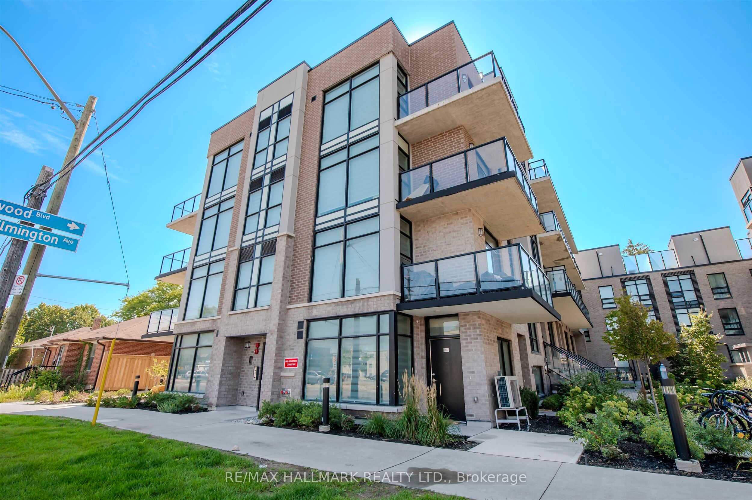 Photo 1 of 10 — 34-851 Sheppard Avenue W 3rd floor, Toronto, ON M3H 0E2