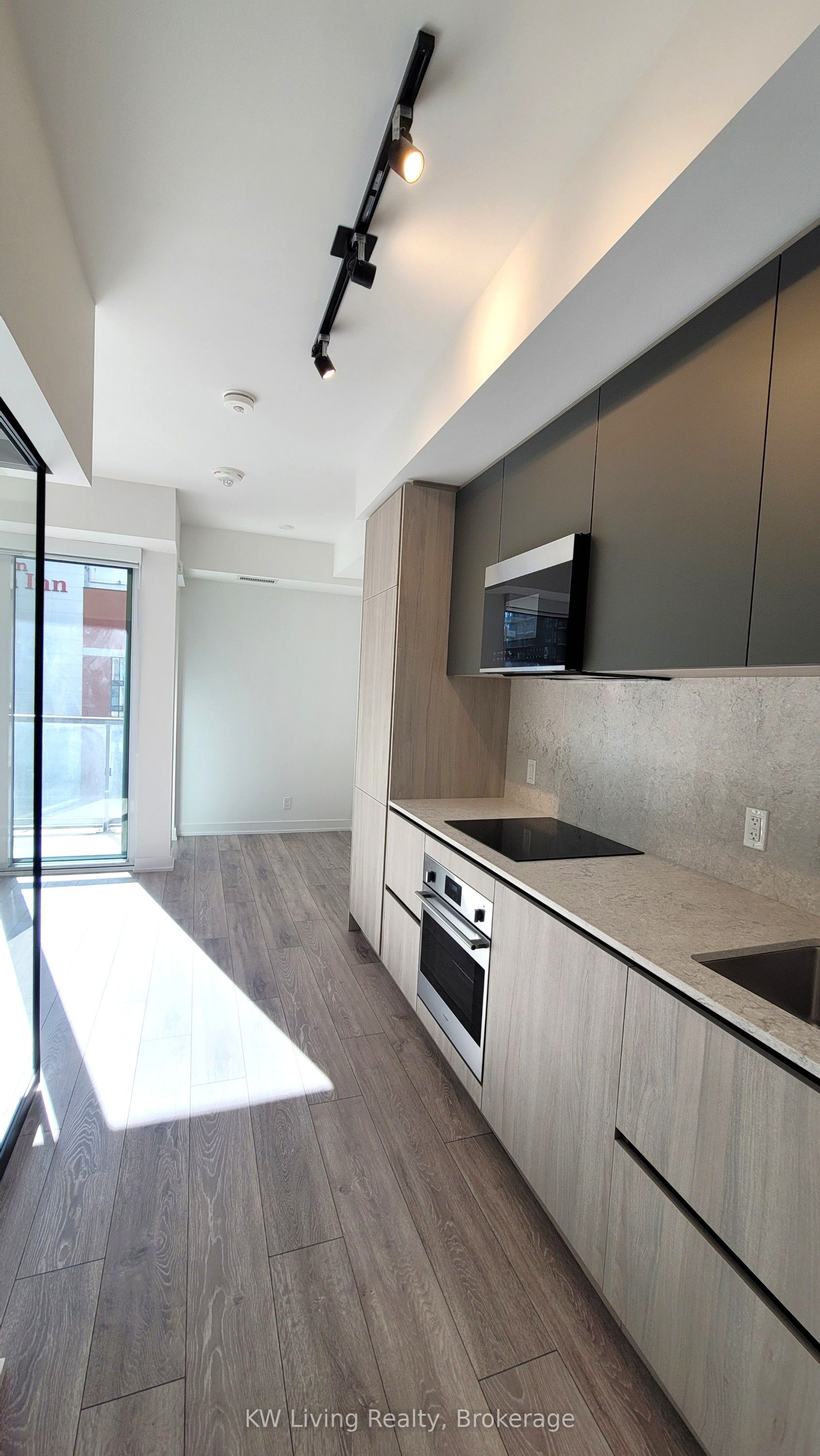 108 Peter Street 1211