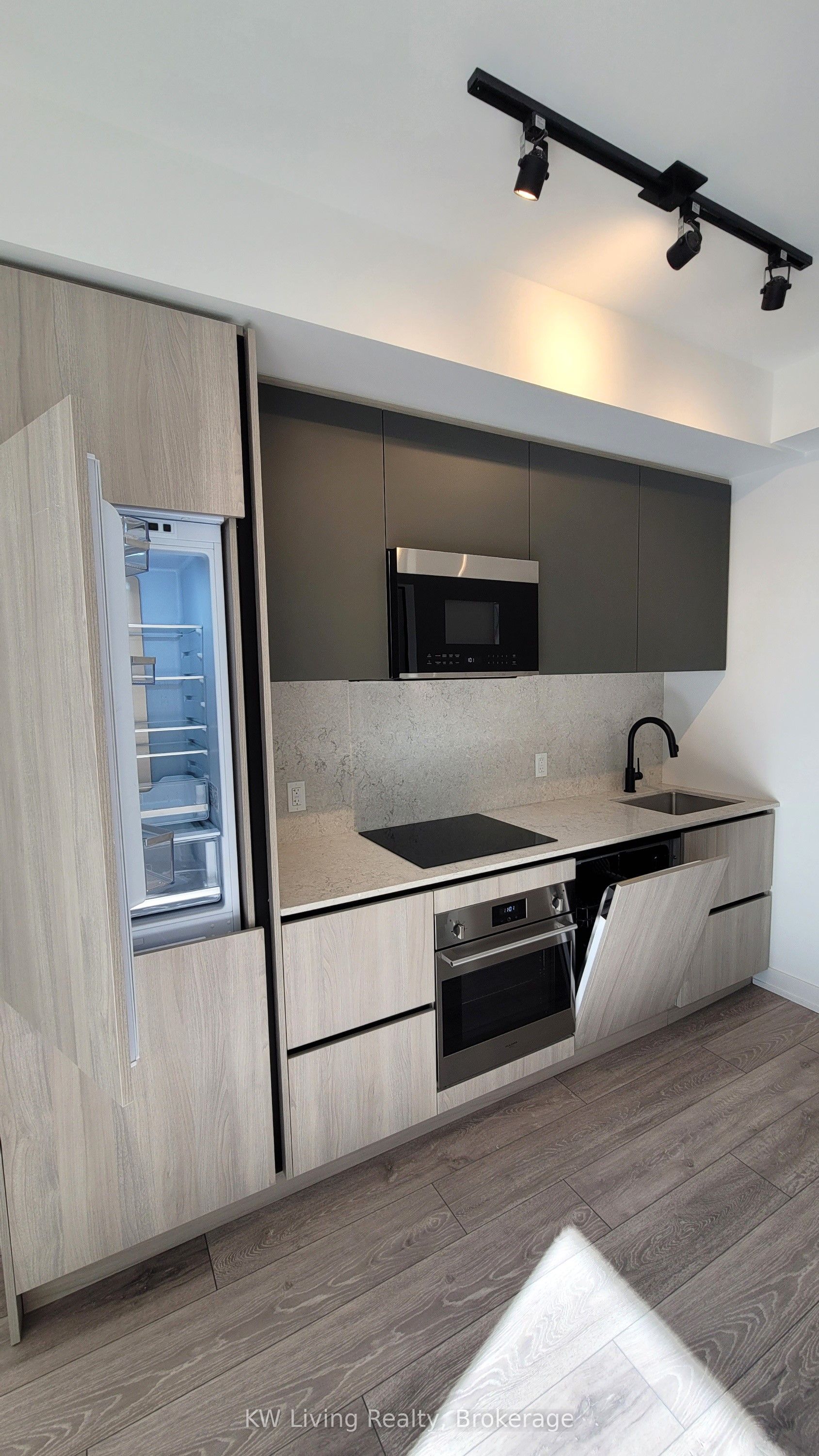 108 Peter Street 1211