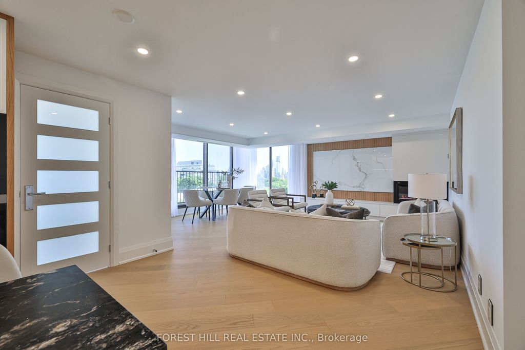 Photo of 447 Walmer Road #808, Toronto, ON M5P 2X9 (MLS # C12305259)