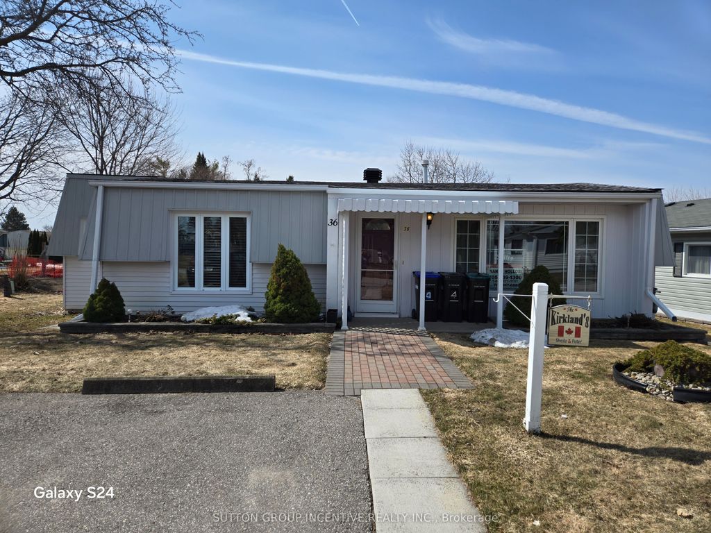 Photo of 36 Weeping Willow Drive, Innisfil, ON L9S 1P1 (MLS # N12664730)