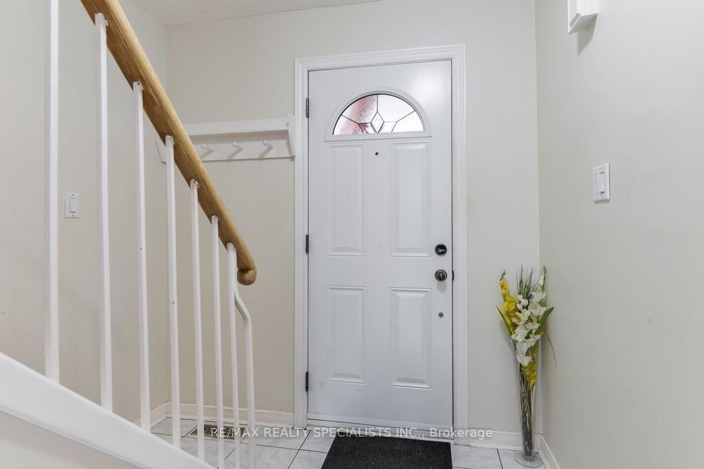 Photo of 8 New Seabury Drive, Vaughan, ON L4K 2B8 (MLS # N12450648)
