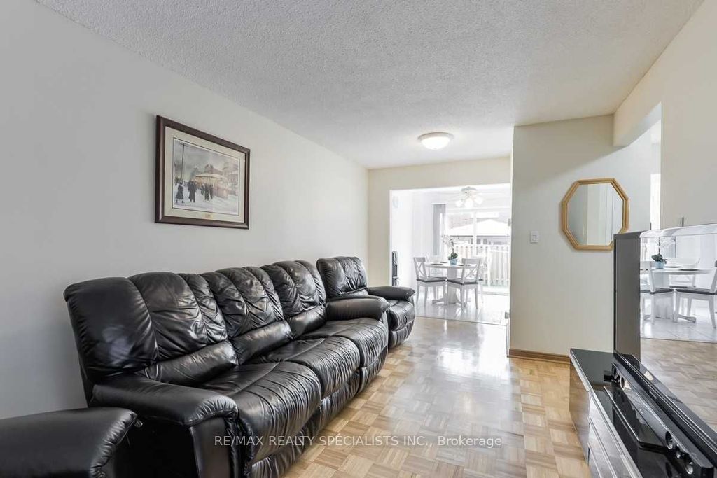 Photo of 8 New Seabury Drive, Vaughan, ON L4K 2B8 (MLS # N12450648)