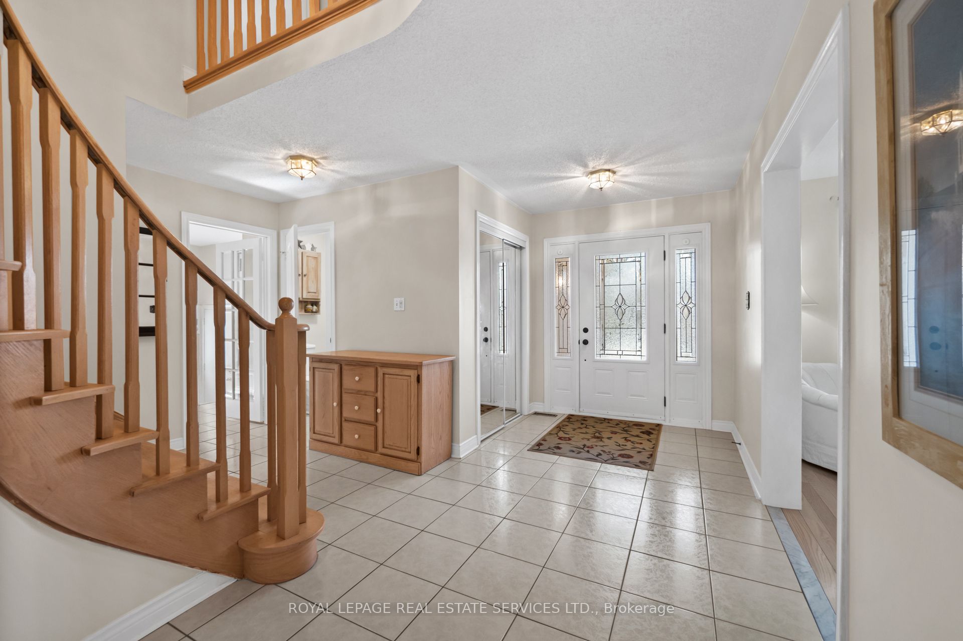 1074 Bradbury Chase