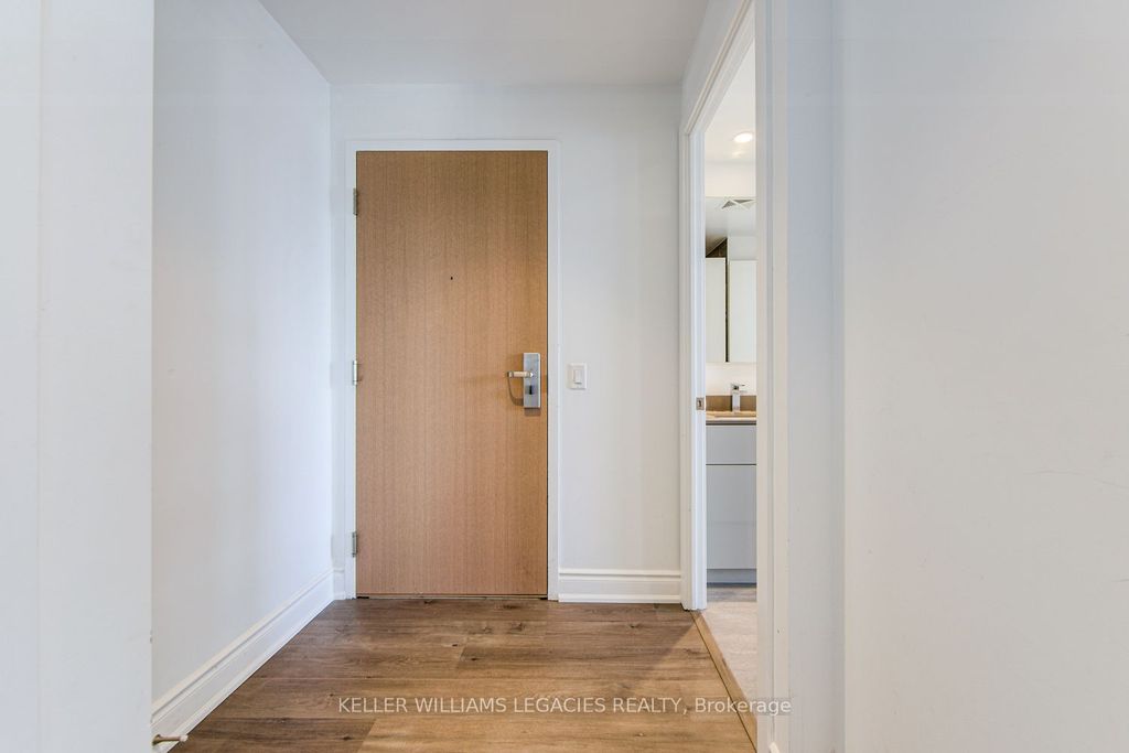 Photo of 7 Grenville Street #3705, Toronto, ON M4Y 0E9 (MLS # C12442364)