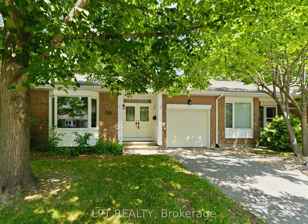 Photo of 24 Grand Cedar Court #40, Stittsville - Munster - Richmond, ON K2S 1C8 (MLS # X13539432)