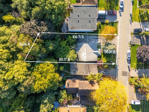 945 BEECHWOOD Avenue Mississauga ON L5G 4E3