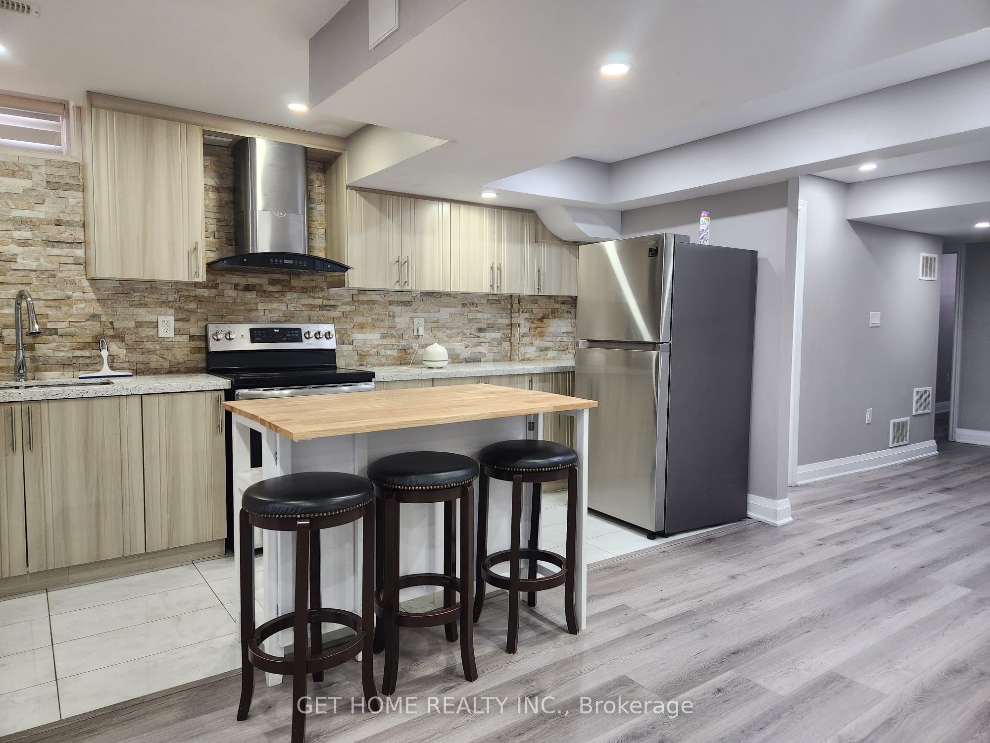 8 Nightland Court