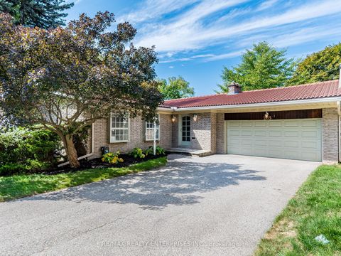 285 Pinetree Way Mississauga ON L5G 2R4