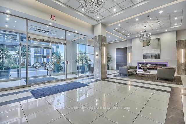7161 Yonge Street 820