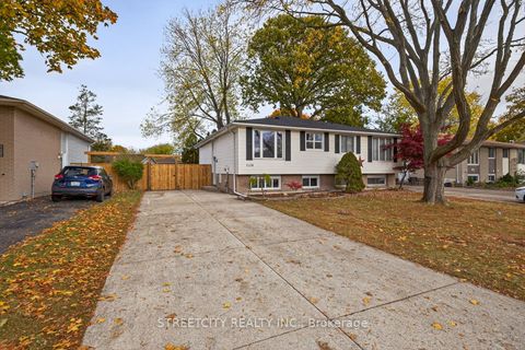 Photo of 1128 Overlea Crescent, Sarnia, ON N7S 4E4 (MLS # X12480411)