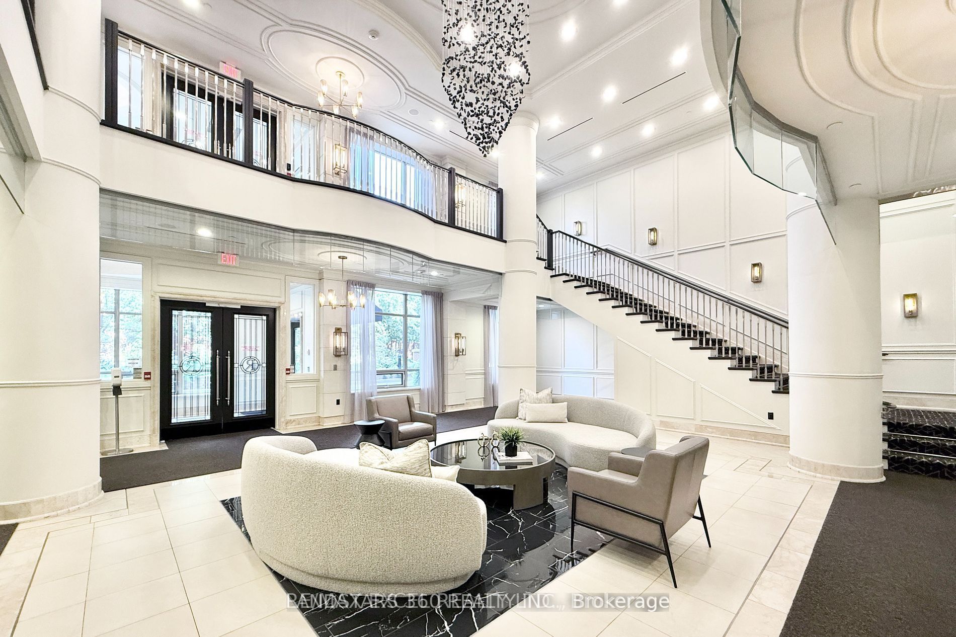 10101 Yonge Street 101