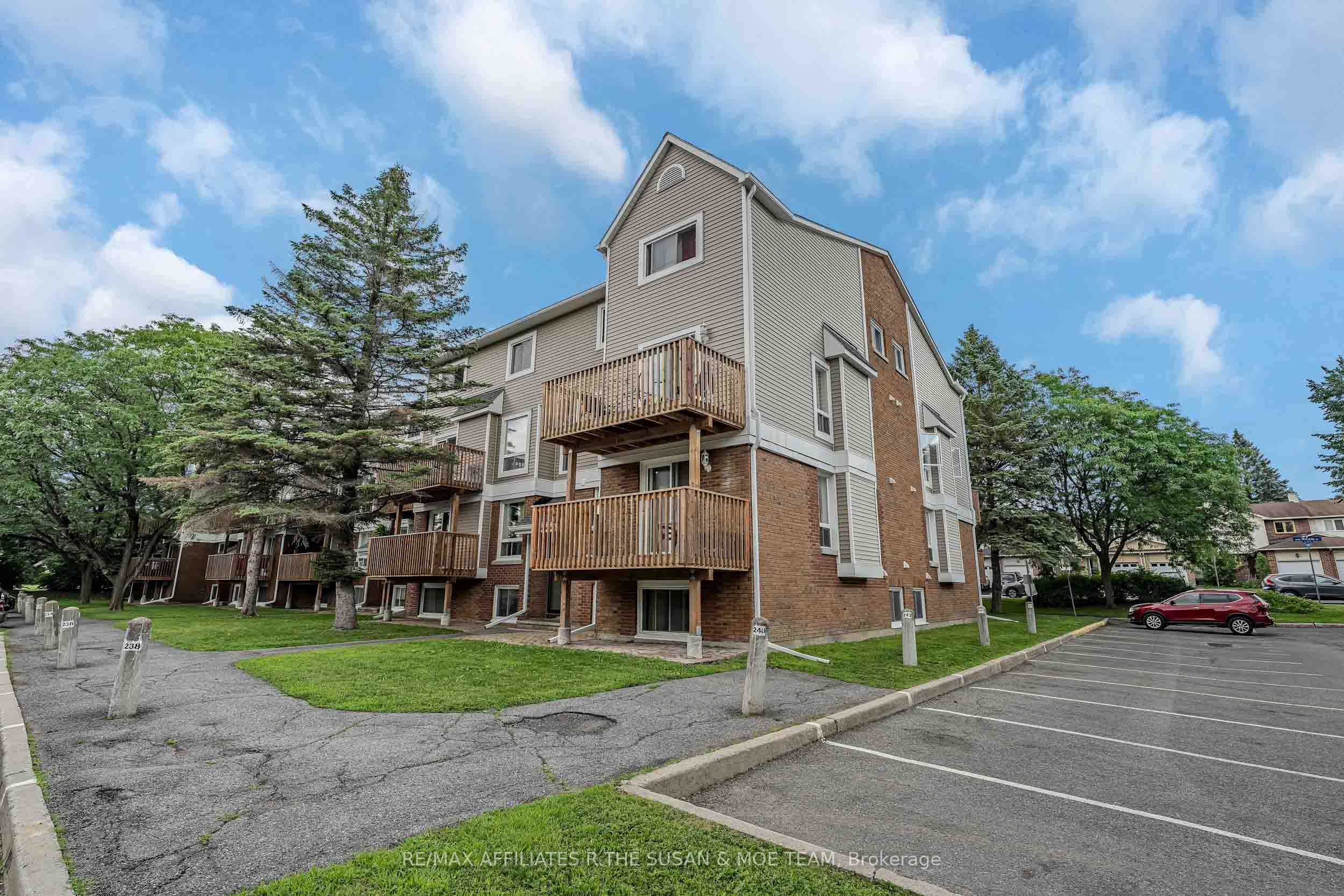 Photo 1 of 37 — 500 Fenerty Court 6, Kanata, ON K2L 3B1