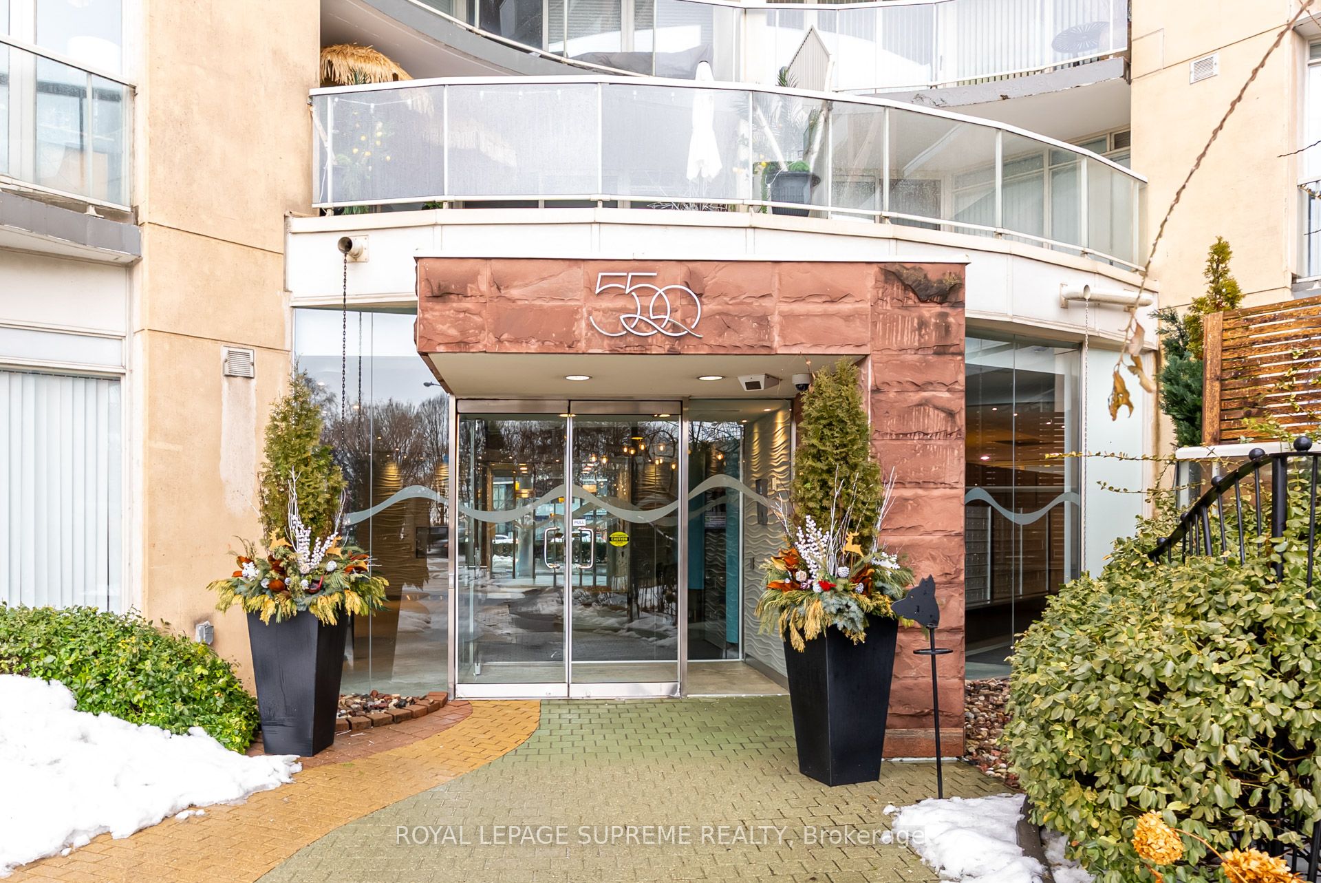 550 Queens Quay W 512