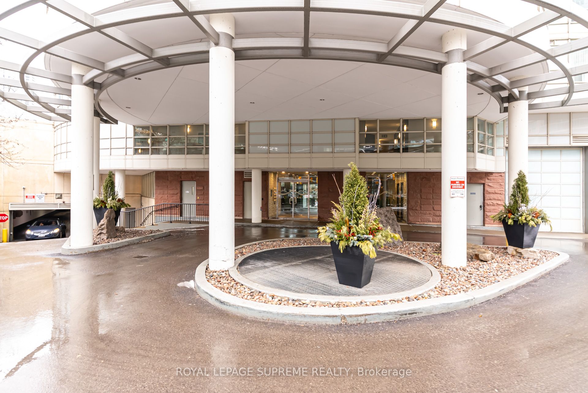 550 Queens Quay W 512