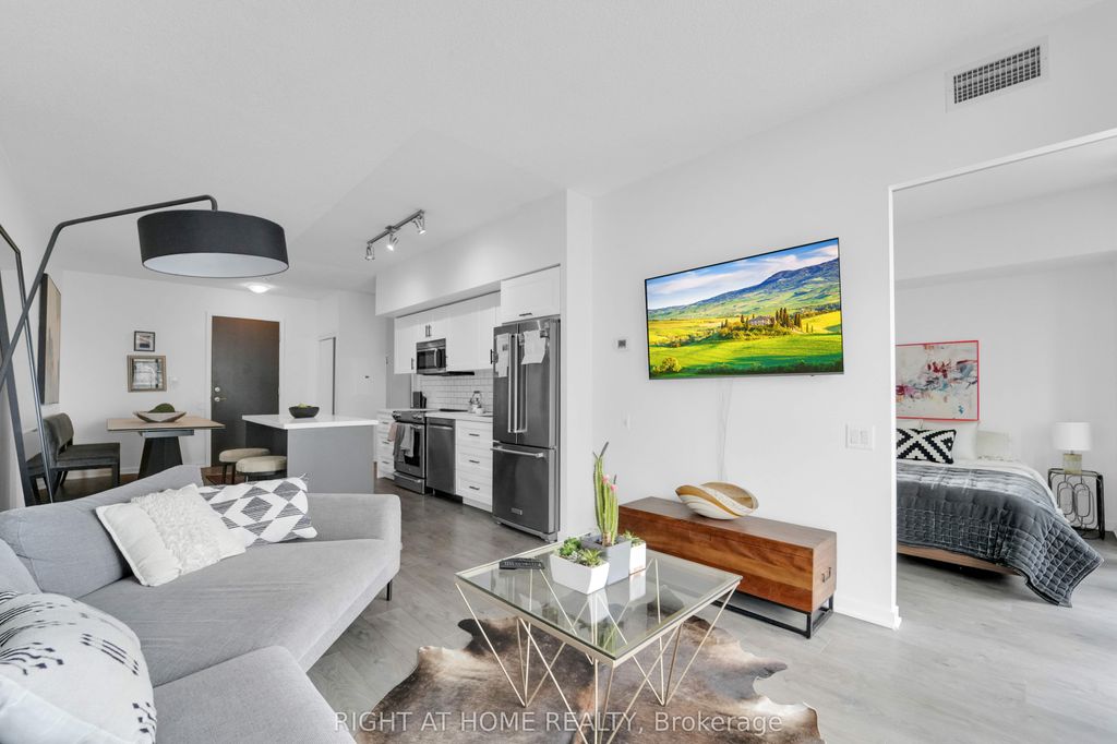 Photo of 105 THE QUEENSWAY N/A #1414, Toronto, ON M6S 5B5 (MLS # W12597800)