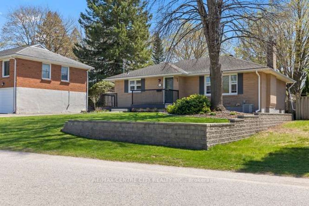 Photo of 1302 Norman Avenue, London South, ON N6K 2A3 (MLS # X13046088)