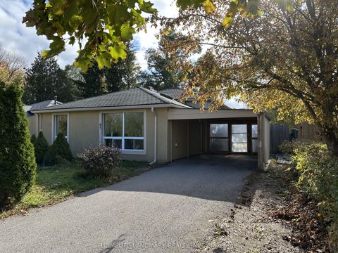 85 Aurora Heights Drive Aurora ON L4G 2X1