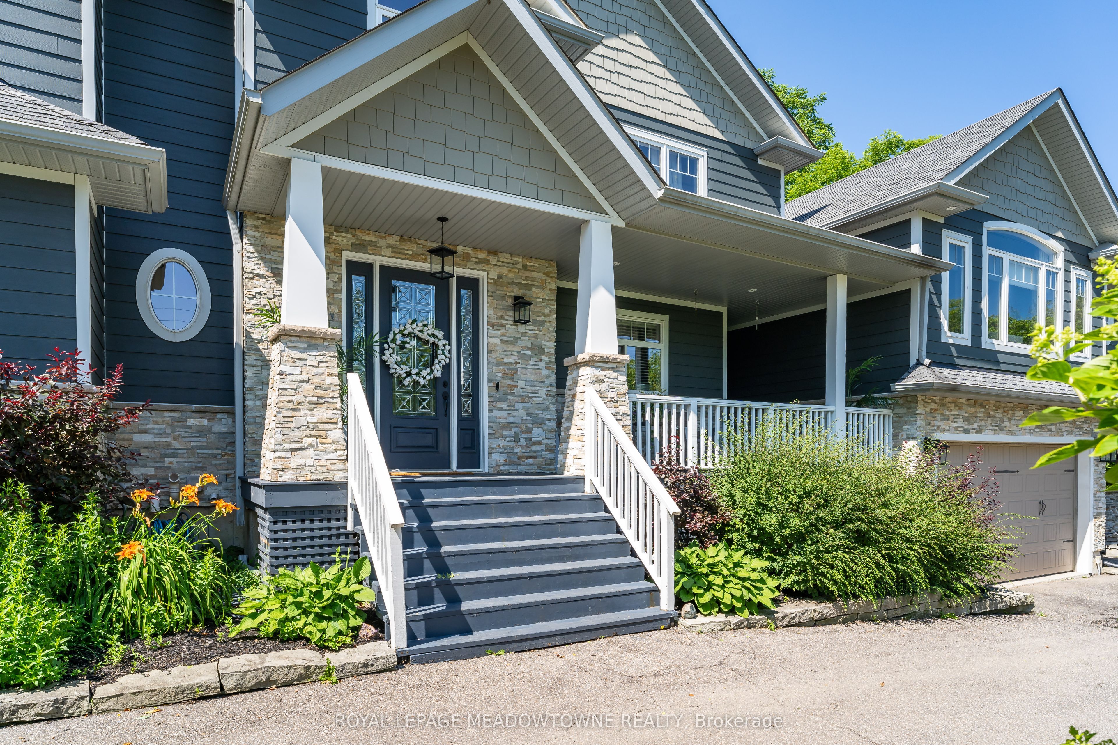 254 Main Street S
