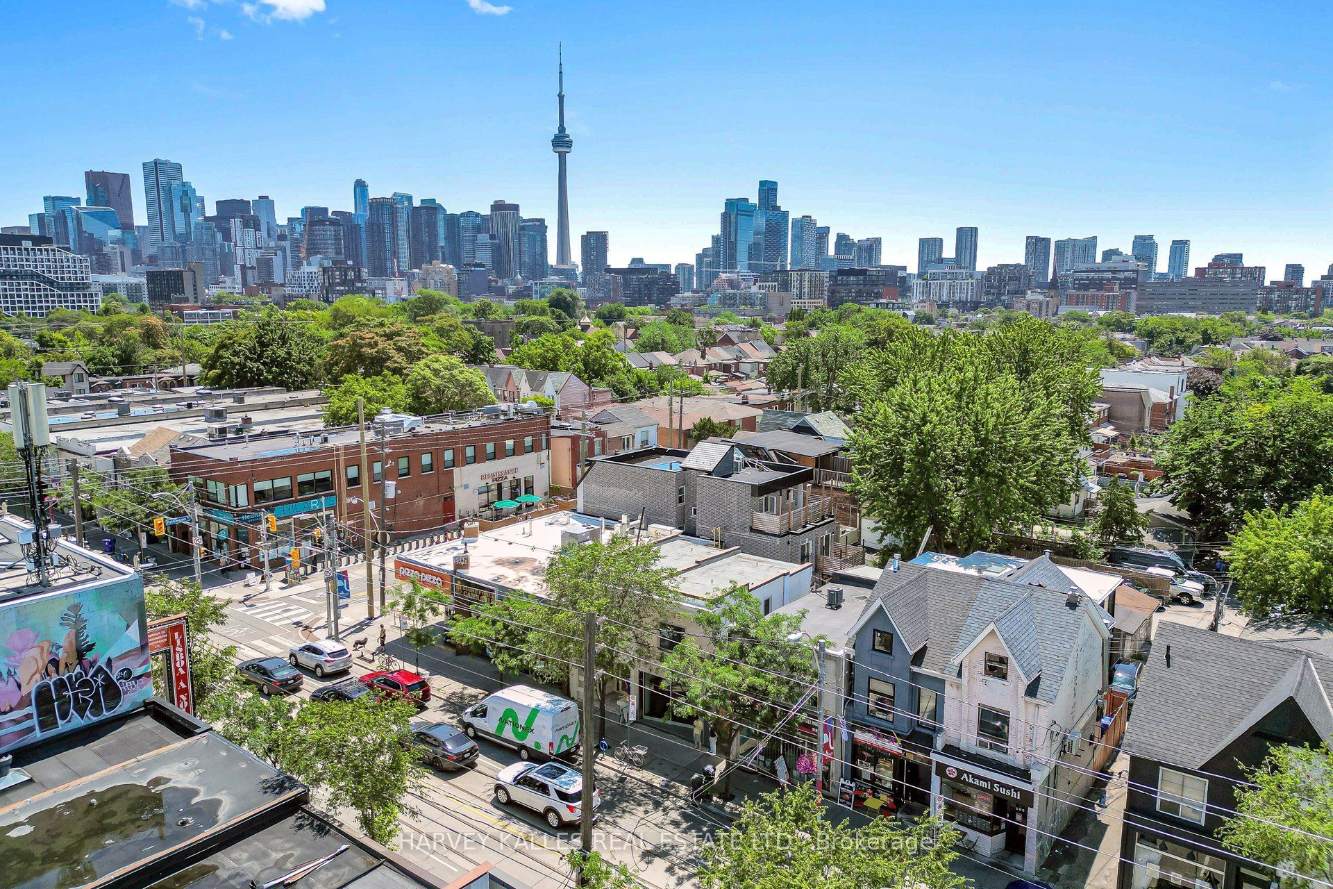 819 Dundas Street W