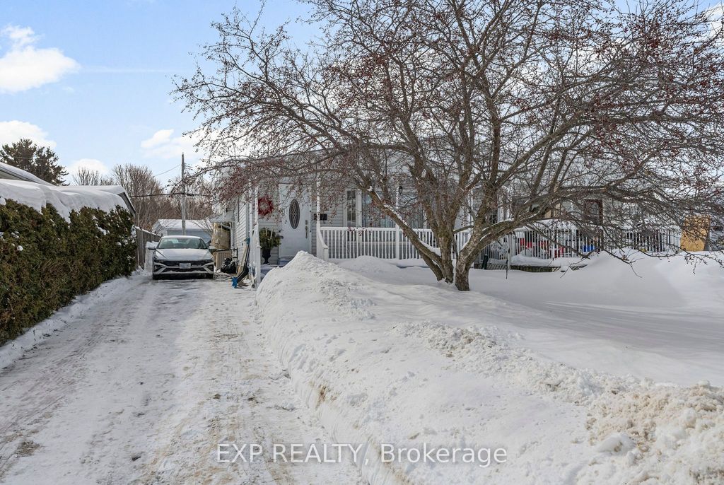 Photo of 225 Airth Boulevard, Renfrew, ON K7V 4B8 (MLS # X12790264)