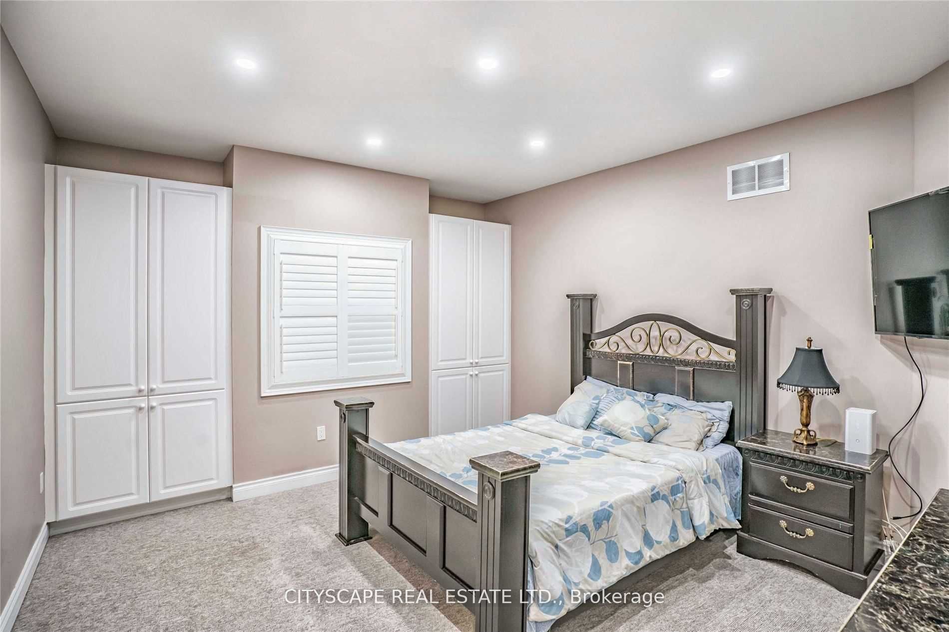 3274 Erin Centre Boulevard