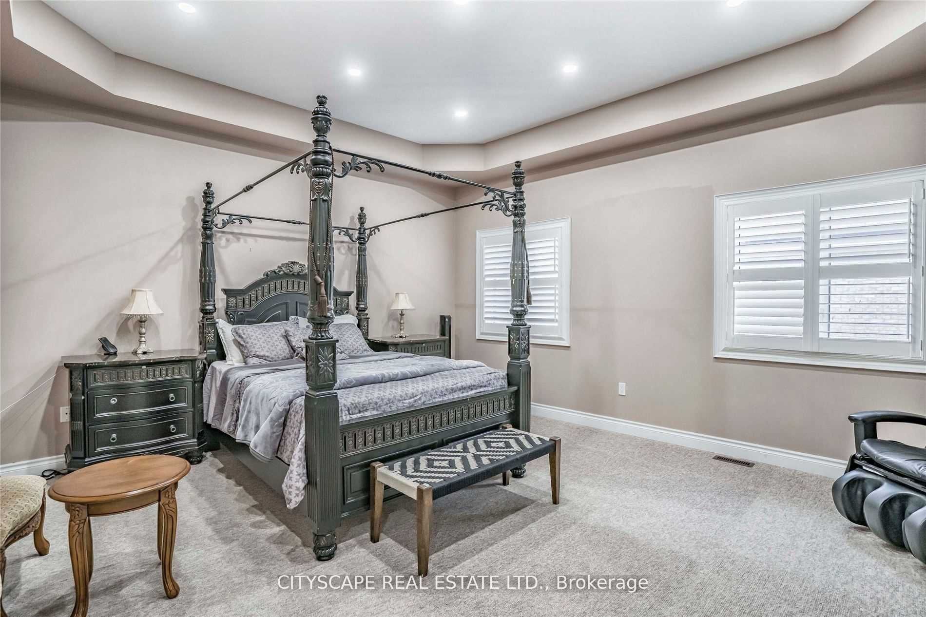 3274 Erin Centre Boulevard