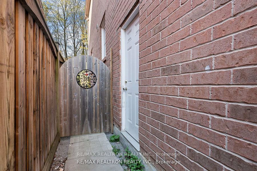 355 Cheryl Mews Boulevard