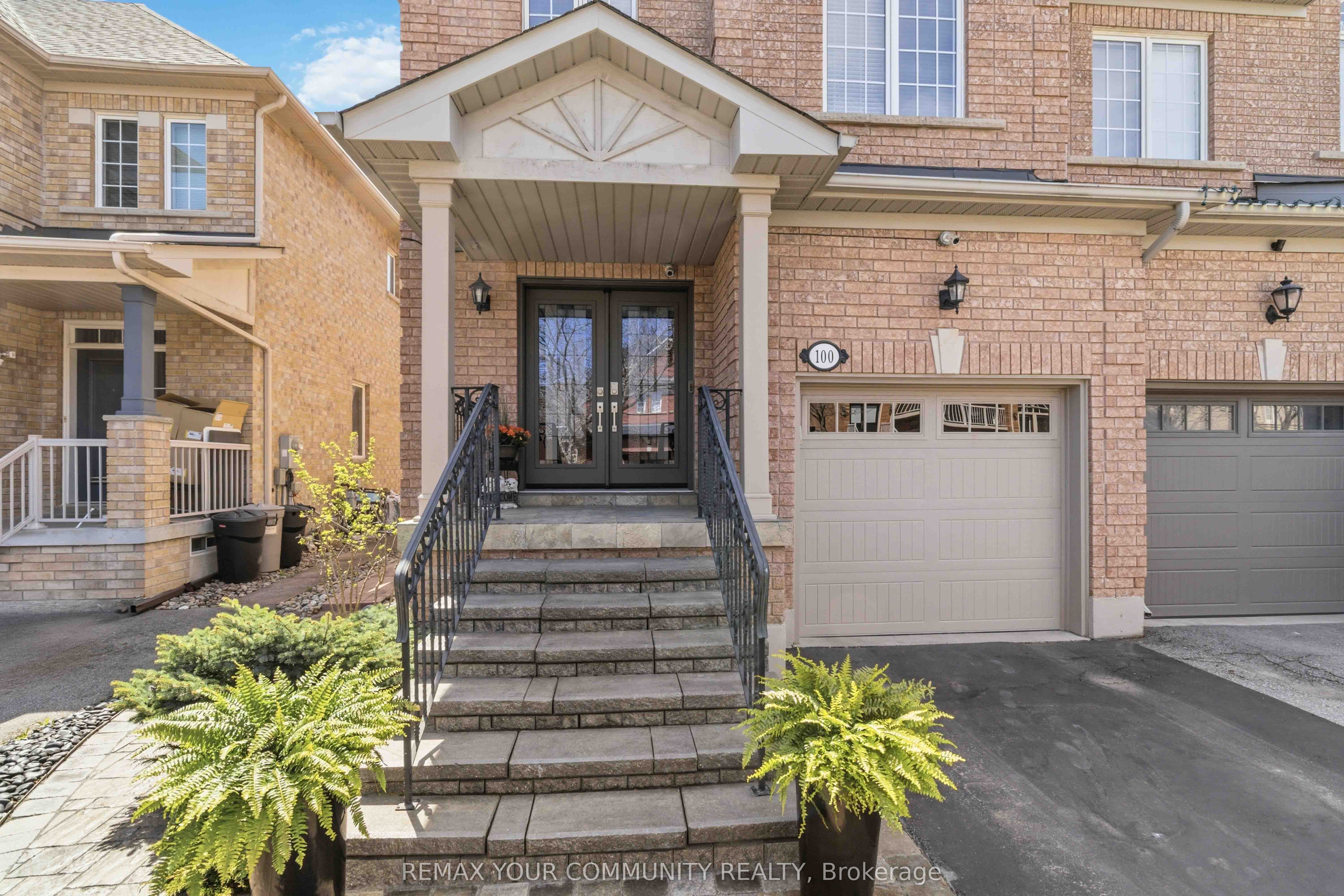 100 Andes Crescent