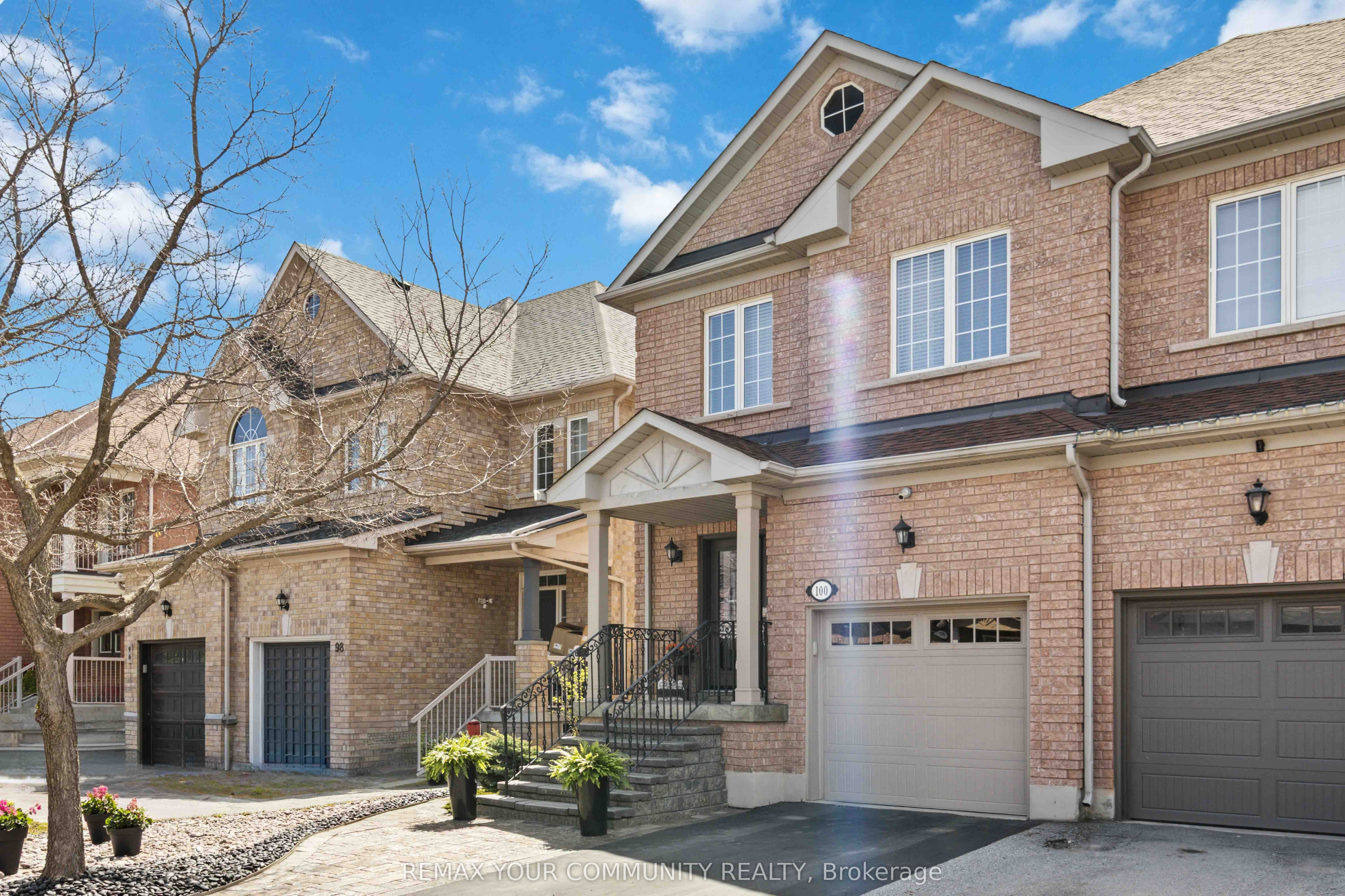 100 Andes Crescent