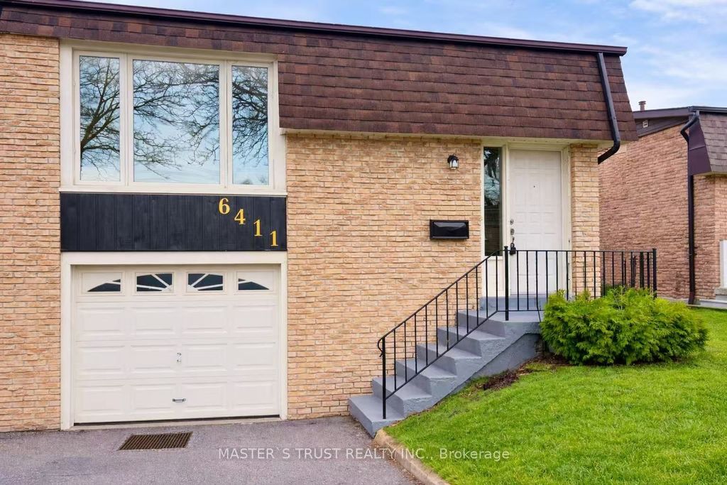 Photo of 6411 Chaumont Crescent, Mississauga, ON L5N 2M7 (MLS # W13025320)