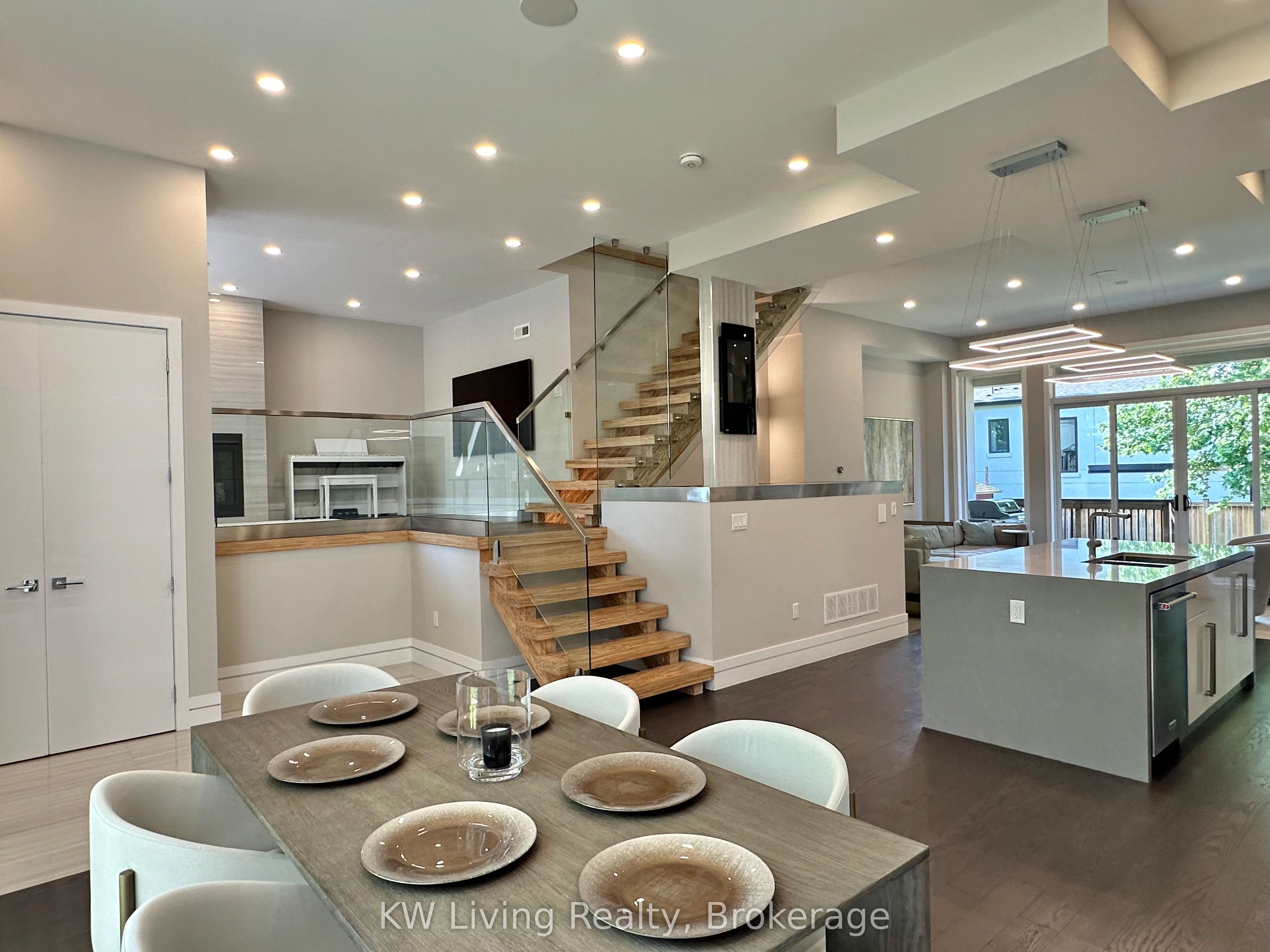 18 Ferris Road