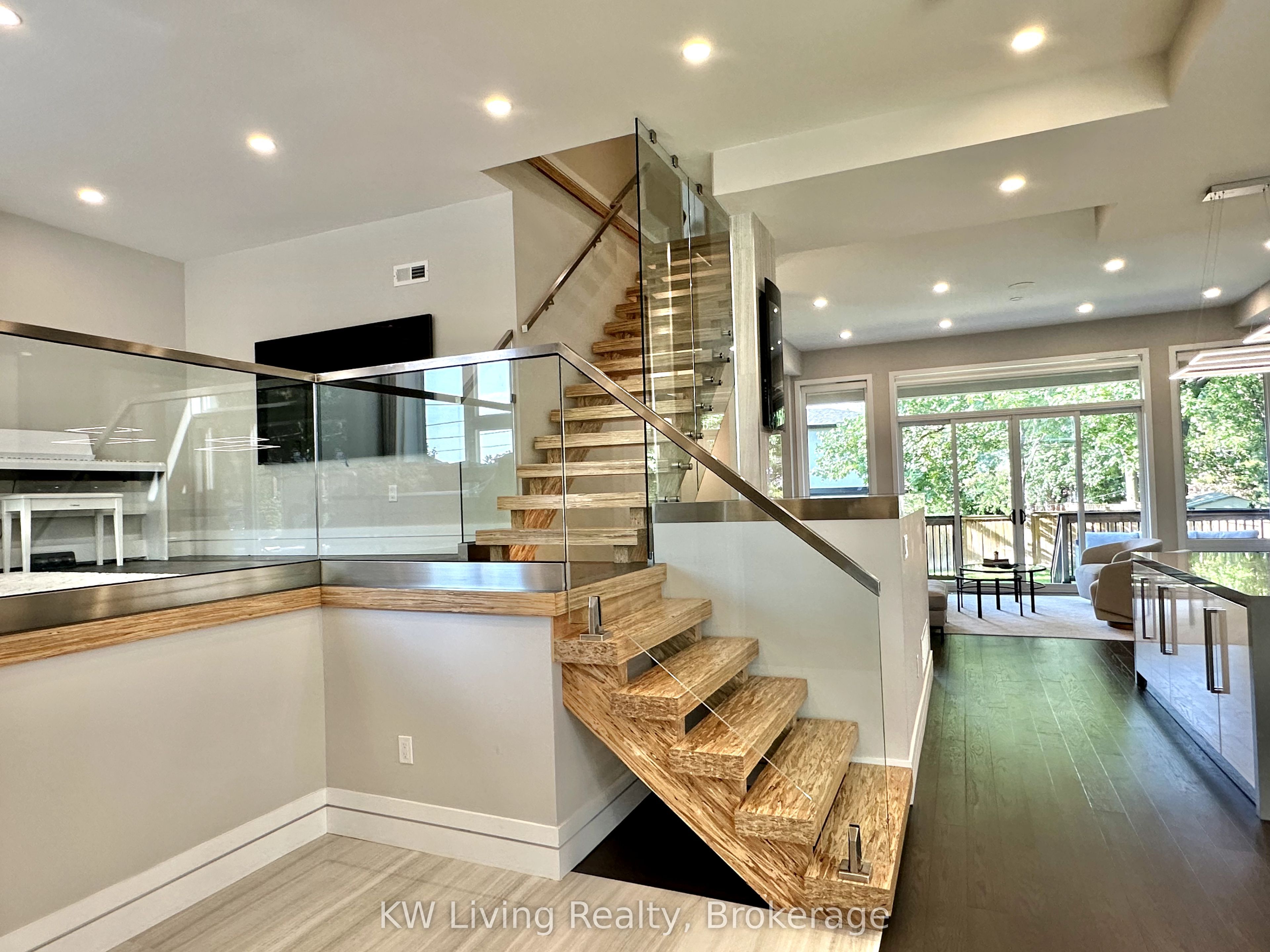 18 Ferris Road