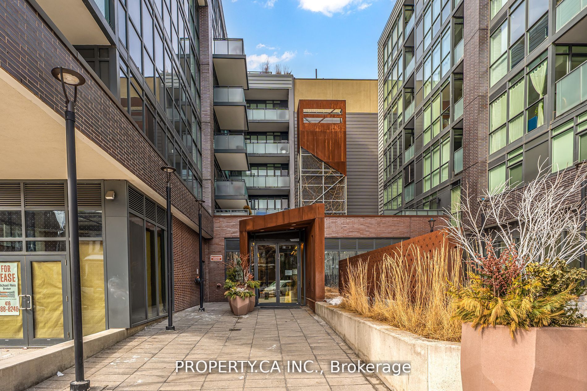 38 Howard Park Avenue 212