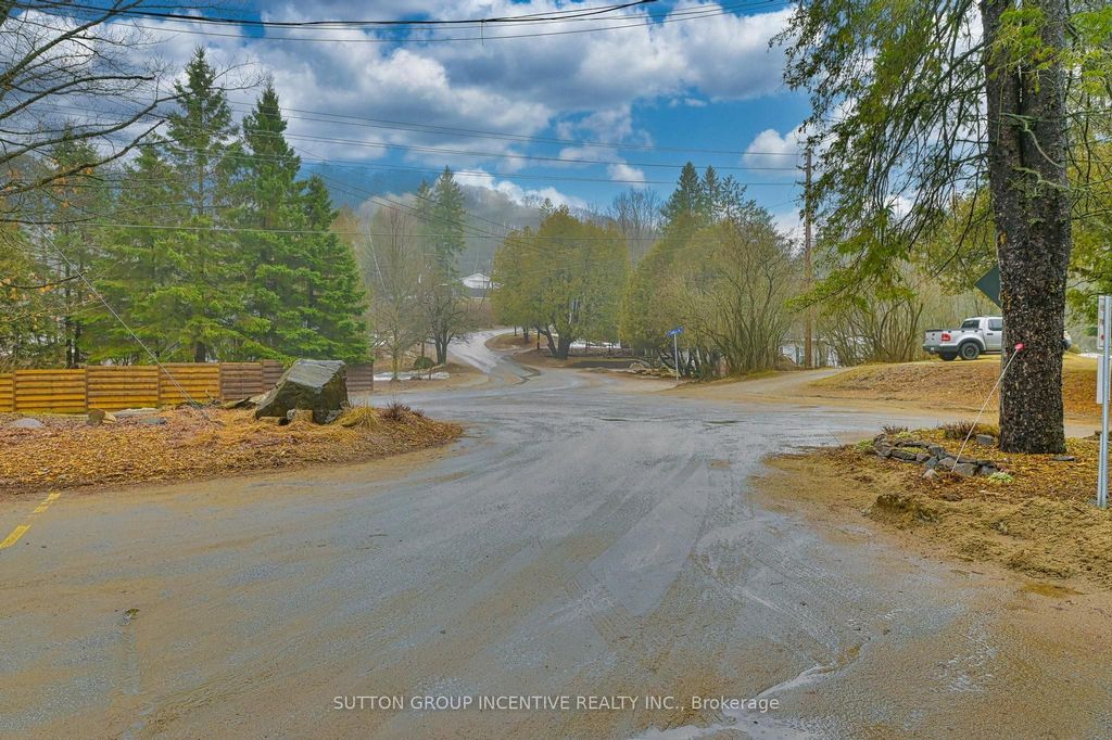 Photo of 4 Lake Avenue #307, Dysart et al, ON K0M 1S0 (MLS # X13008172)