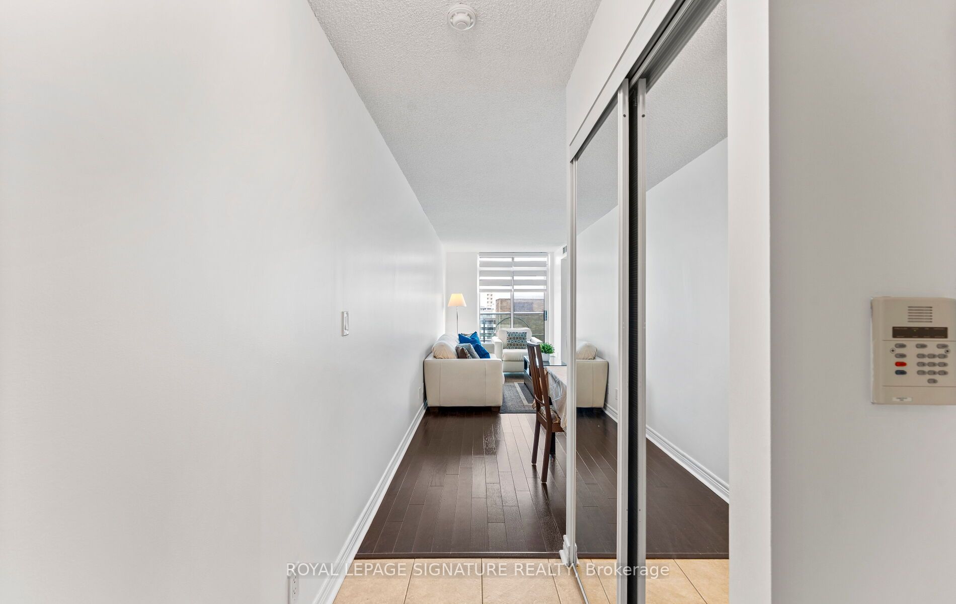 212 Eglinton Avenue E 1411