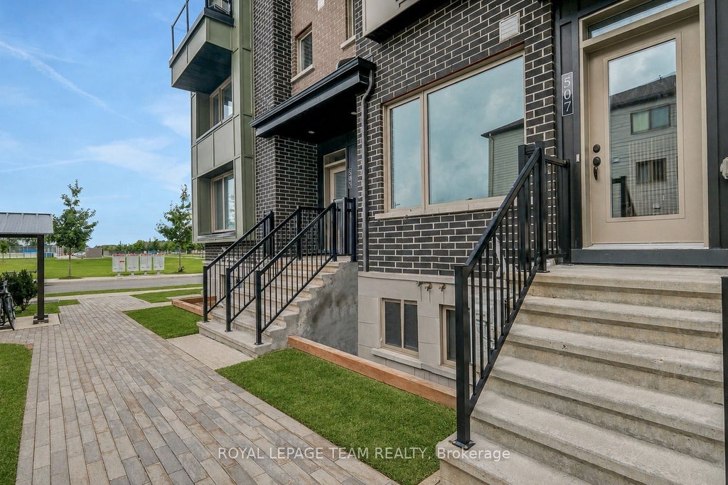 Photo of 507 Takamose Private, Manor Park - Cardinal Glen and Area, ON K1K 5A5 (MLS # X13807254)