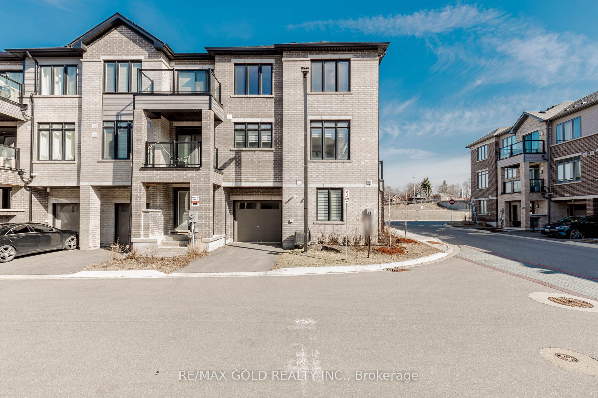 Photo 1 of 48 — 585 COLBORNE Street 1007, Brantford, ON N3S 0K4