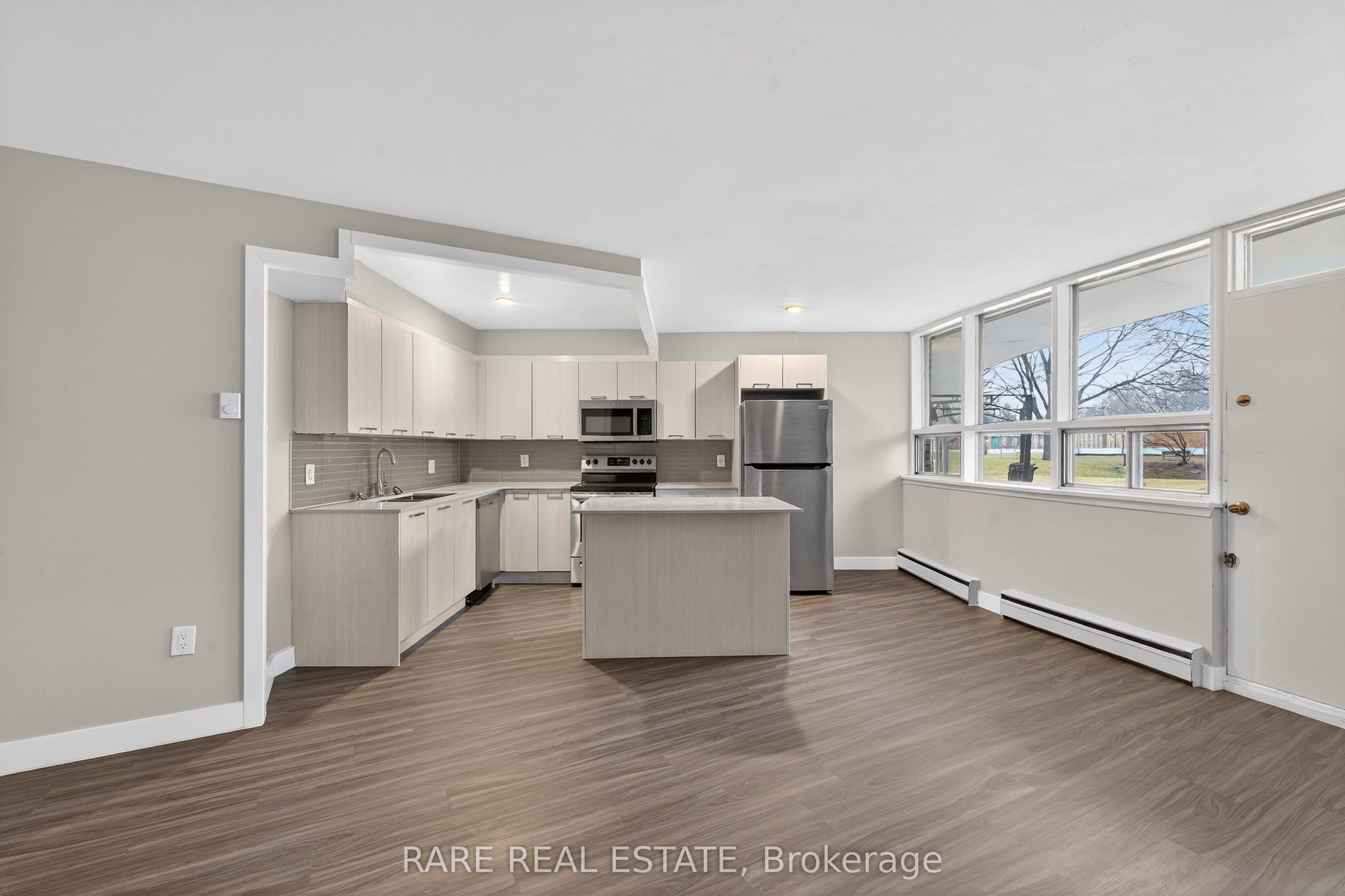 4340 Bloor Street W 103