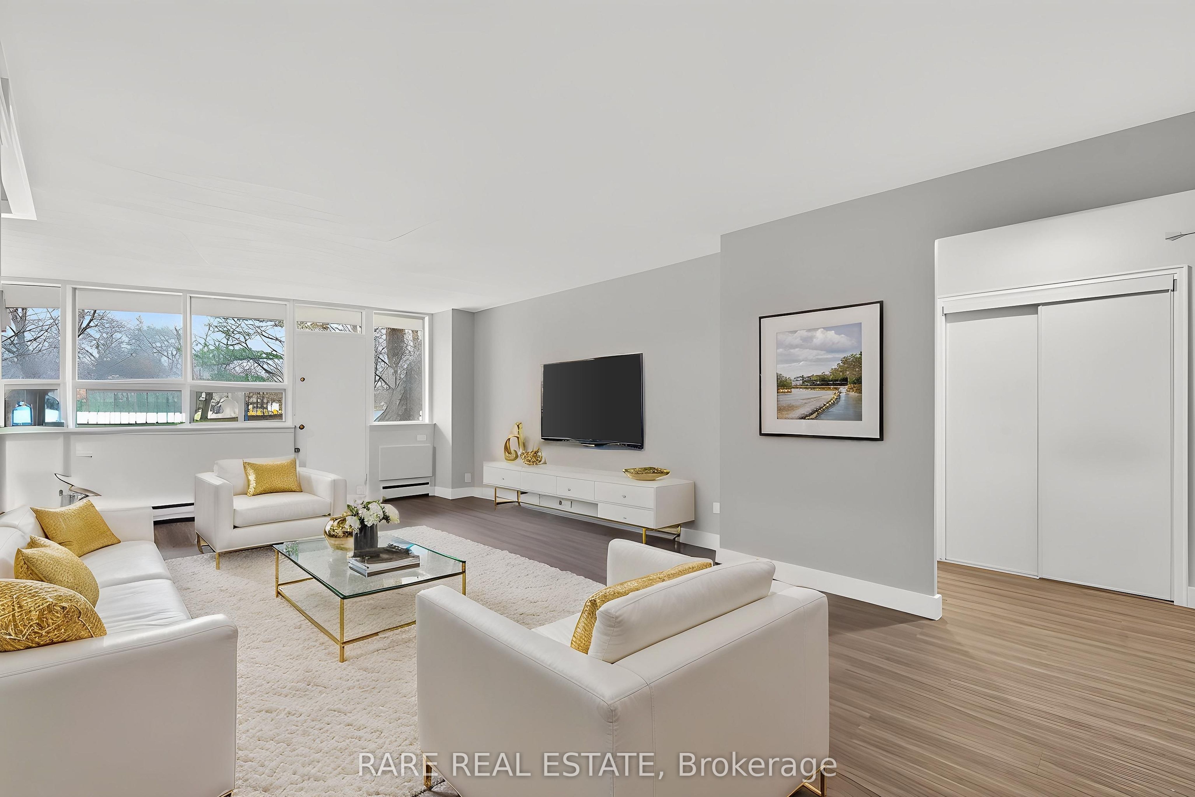 4340 Bloor Street W 103