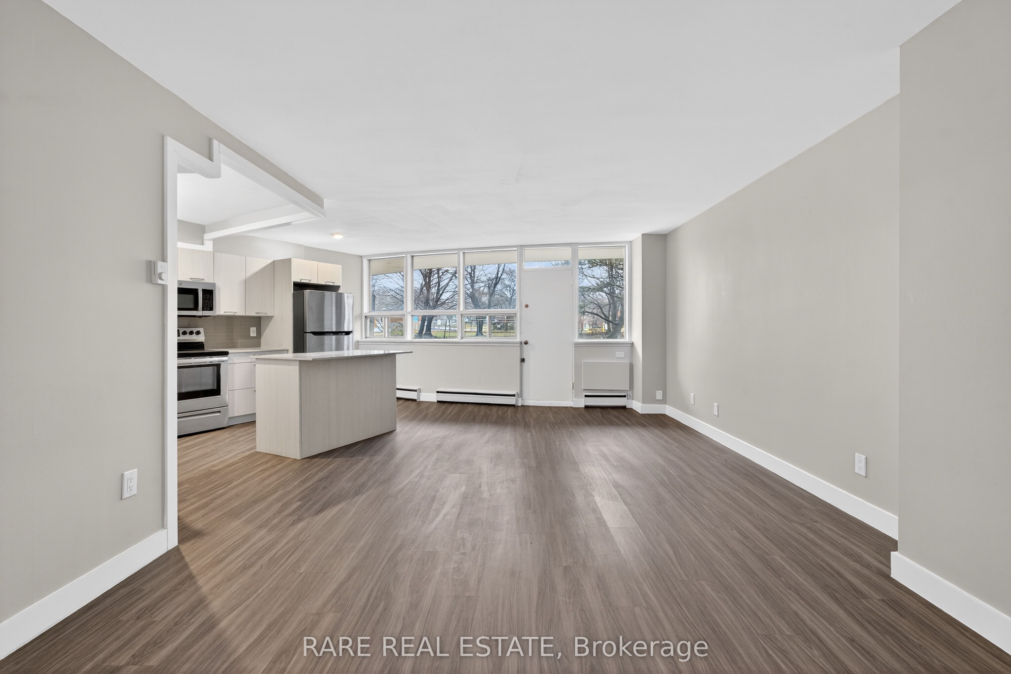 4340 Bloor Street W 103