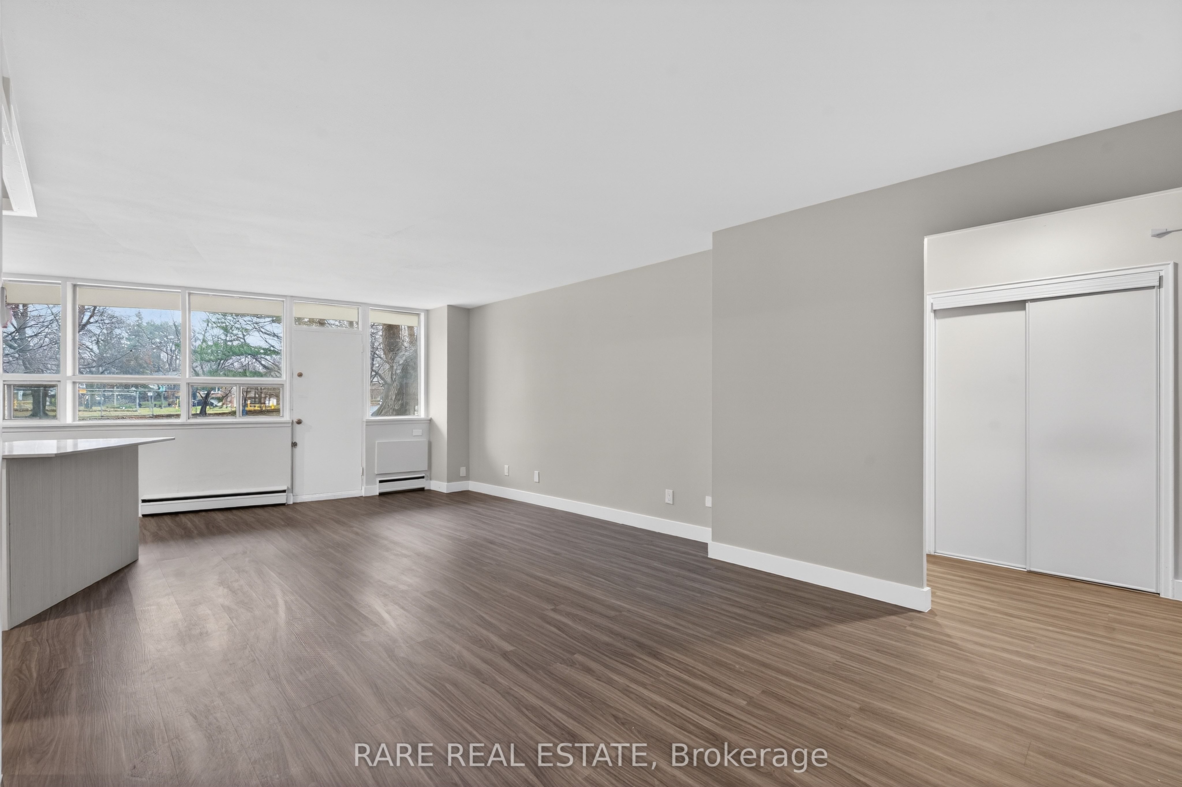 4340 Bloor Street W 103